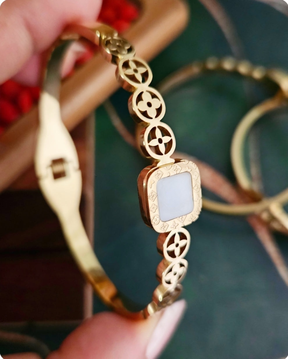 Vintage Gold-Toned Square Face Bracelet
