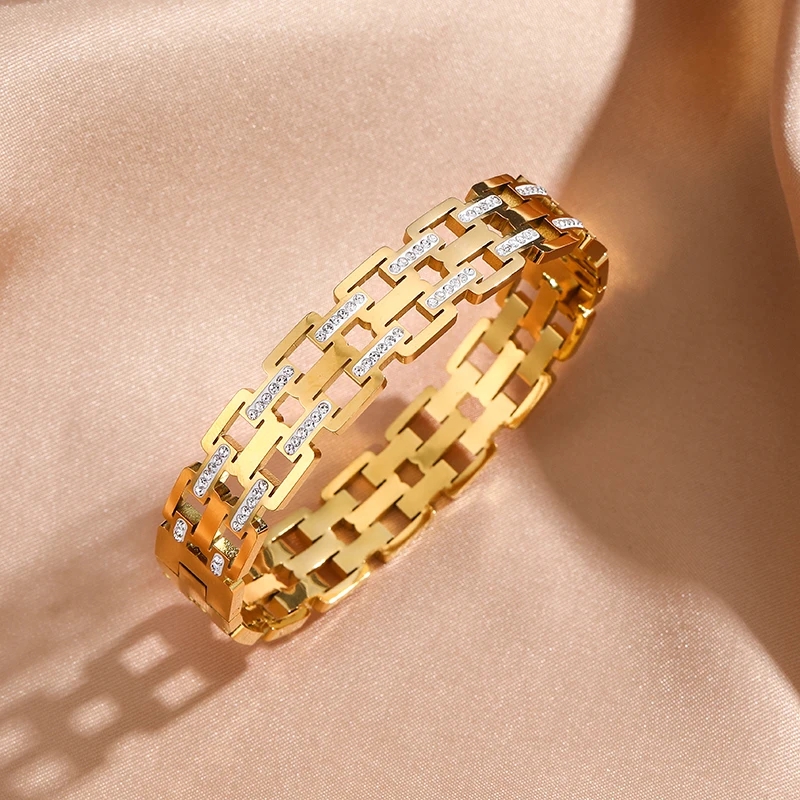 Gold Diamond-Embedded Bracelet