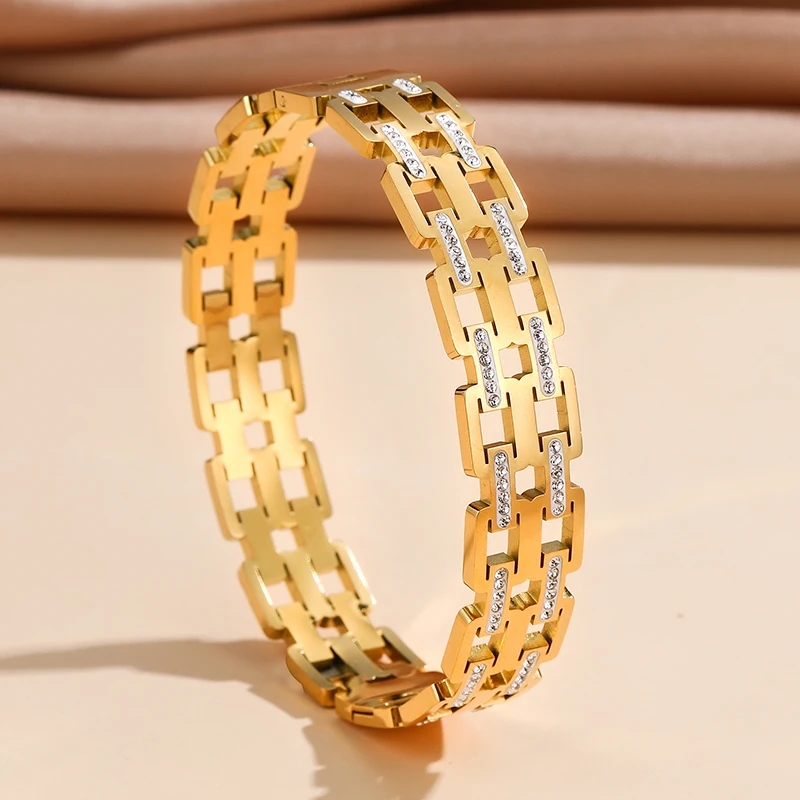 Gold Diamond-Embedded Bracelet