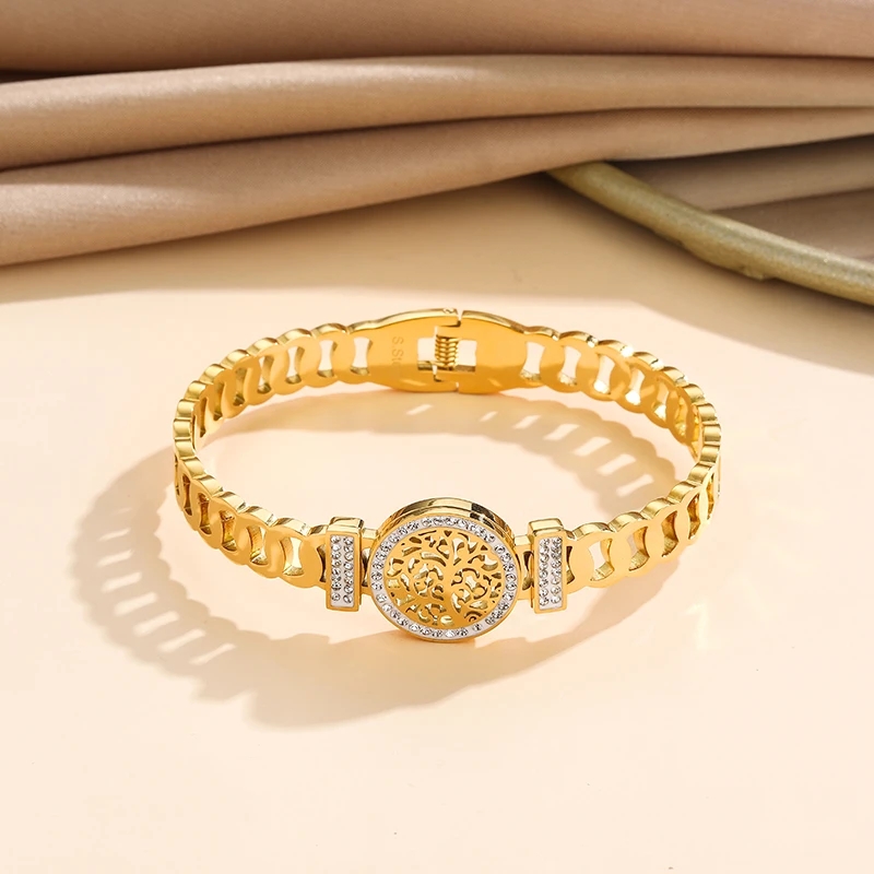 Elegant Gold-Tone Chain-Link Bracelet with Decorative Centerpiece