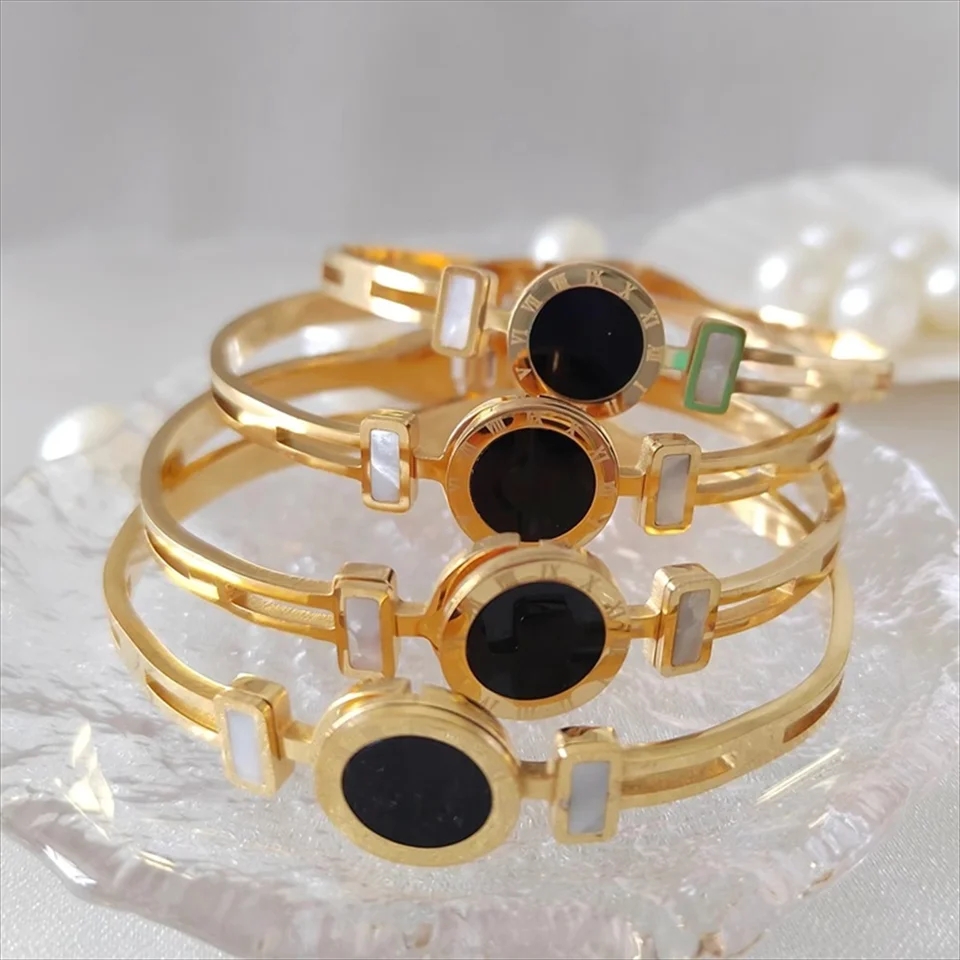 Roman Black Gold Toned Bracelet