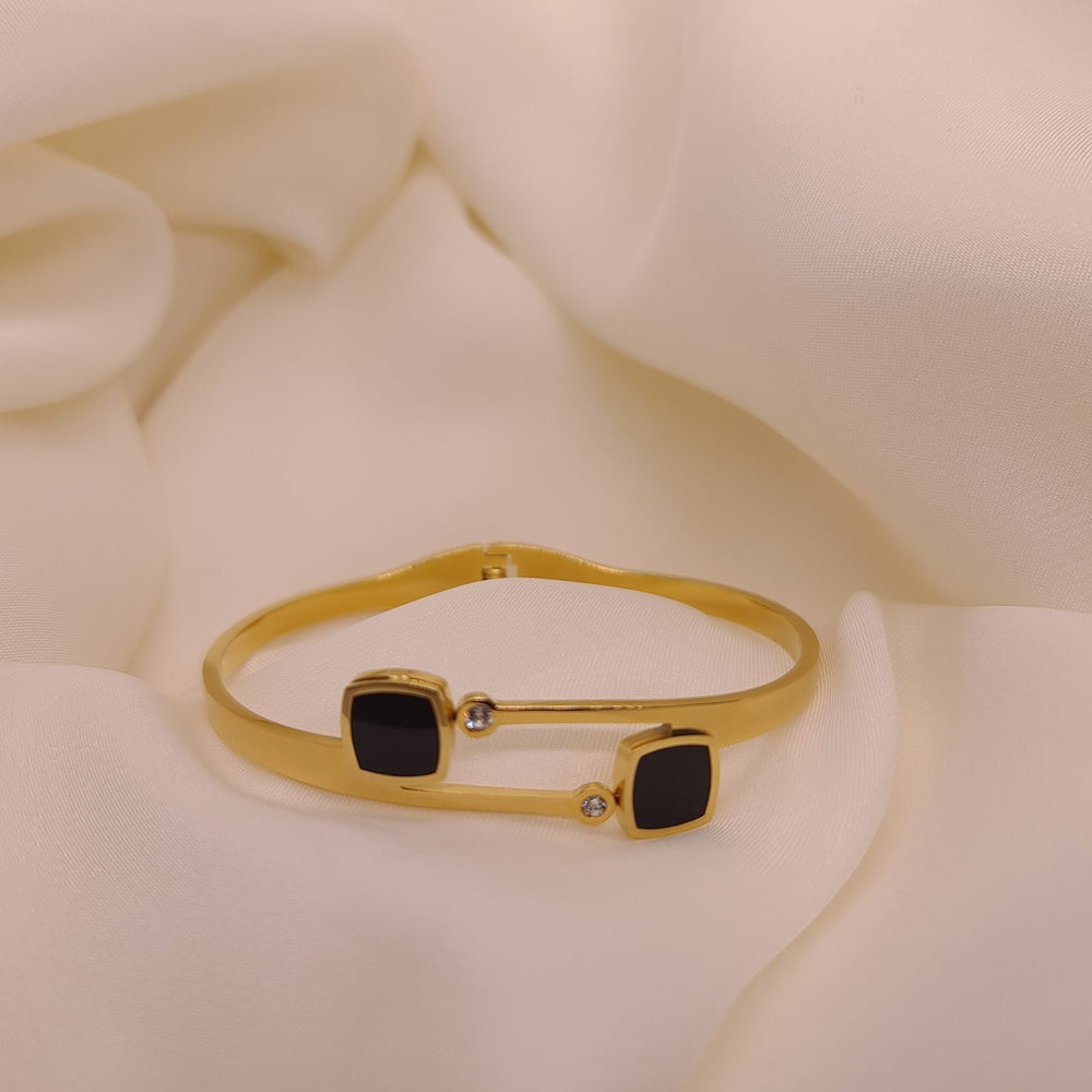 Elegant Gold-Tone Bracelet with Black Gemstones