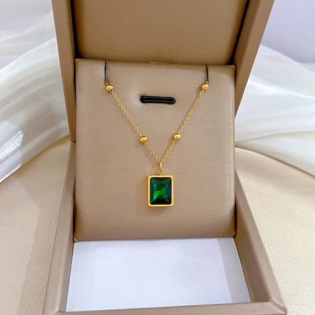 Elegant Gold Chain Necklace with Green Gemstone Pendant