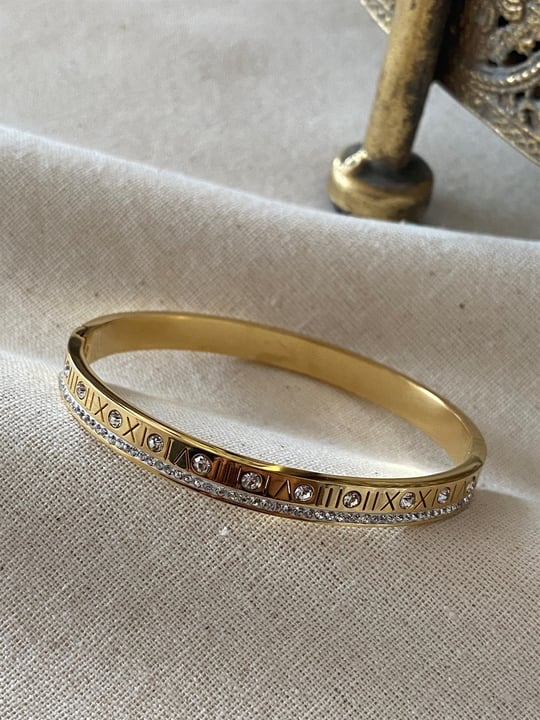 Roman Numeral with Stone Design Bracelet