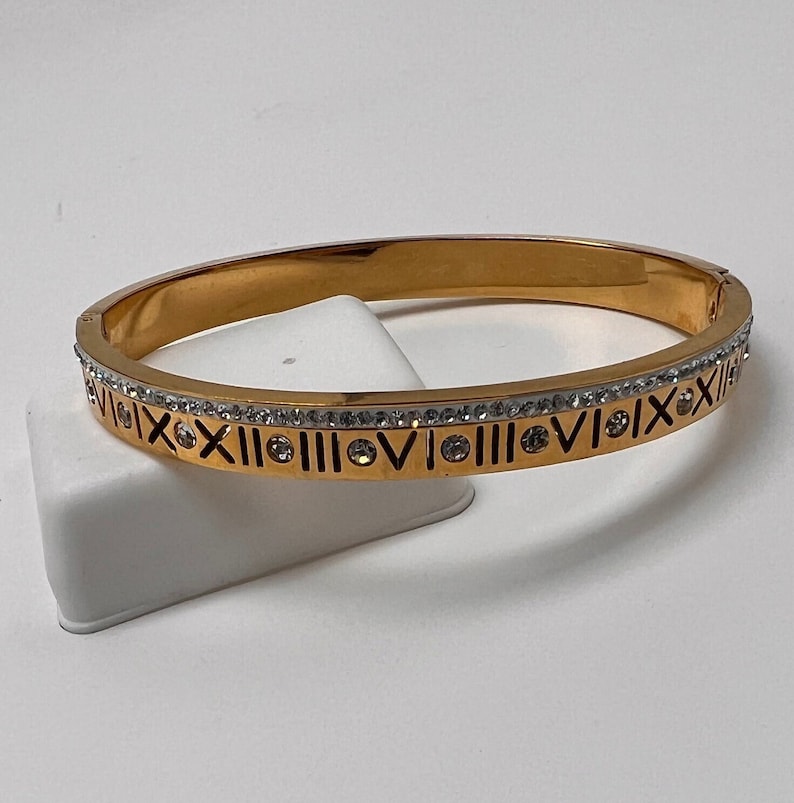 Roman Numeral with Stone Design Bracelet