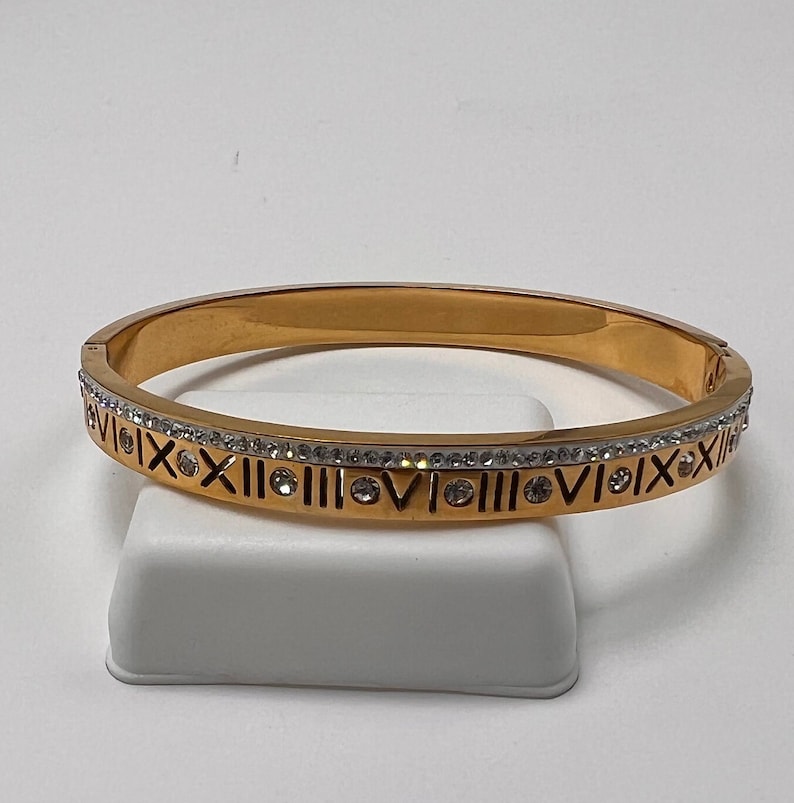 Roman Numeral with Stone Design Bracelet