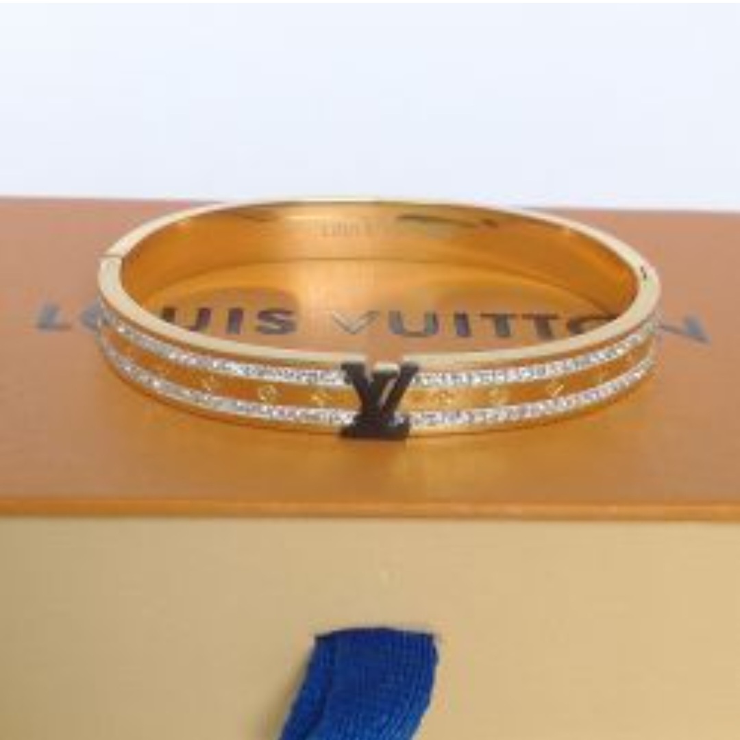  Louis Vuitton Signature Bangle