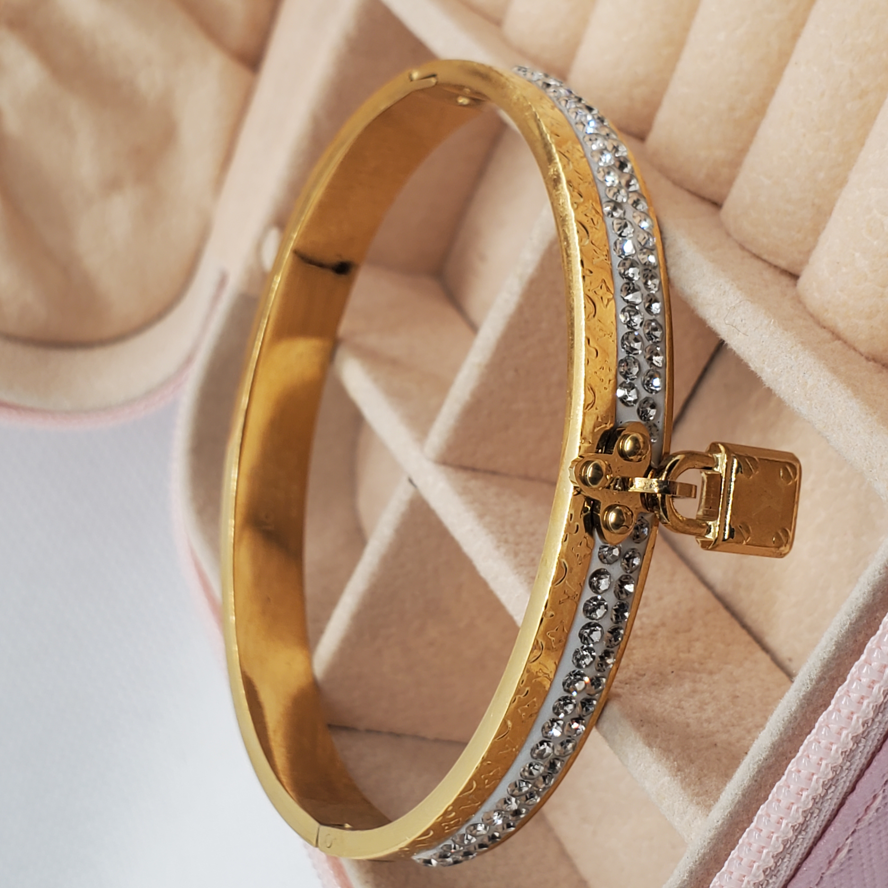 Elegant Gold-Tone Hinged Bracelet with Sparkling Stone Accents