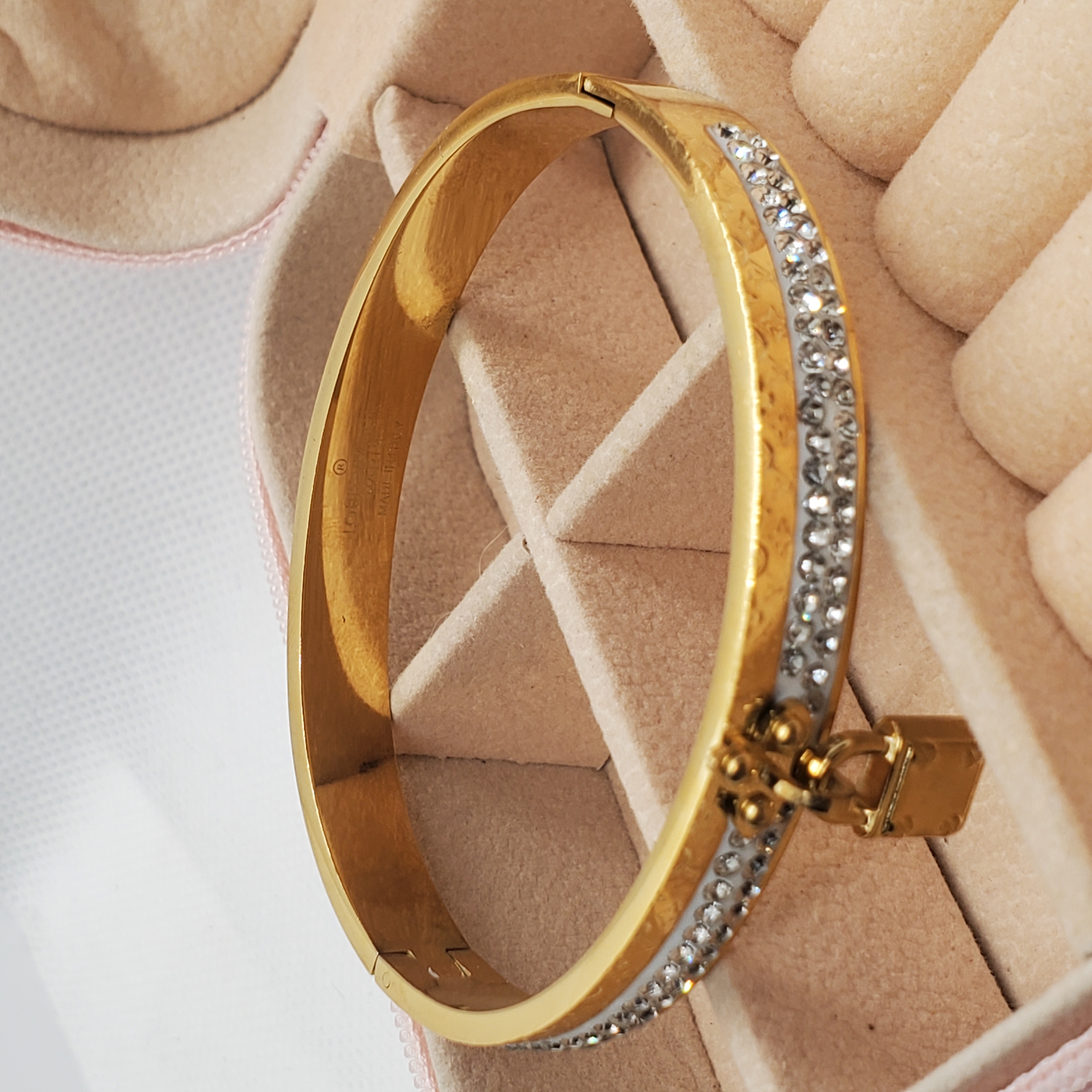Elegant Gold-Tone Hinged Bracelet with Sparkling Stone Accents