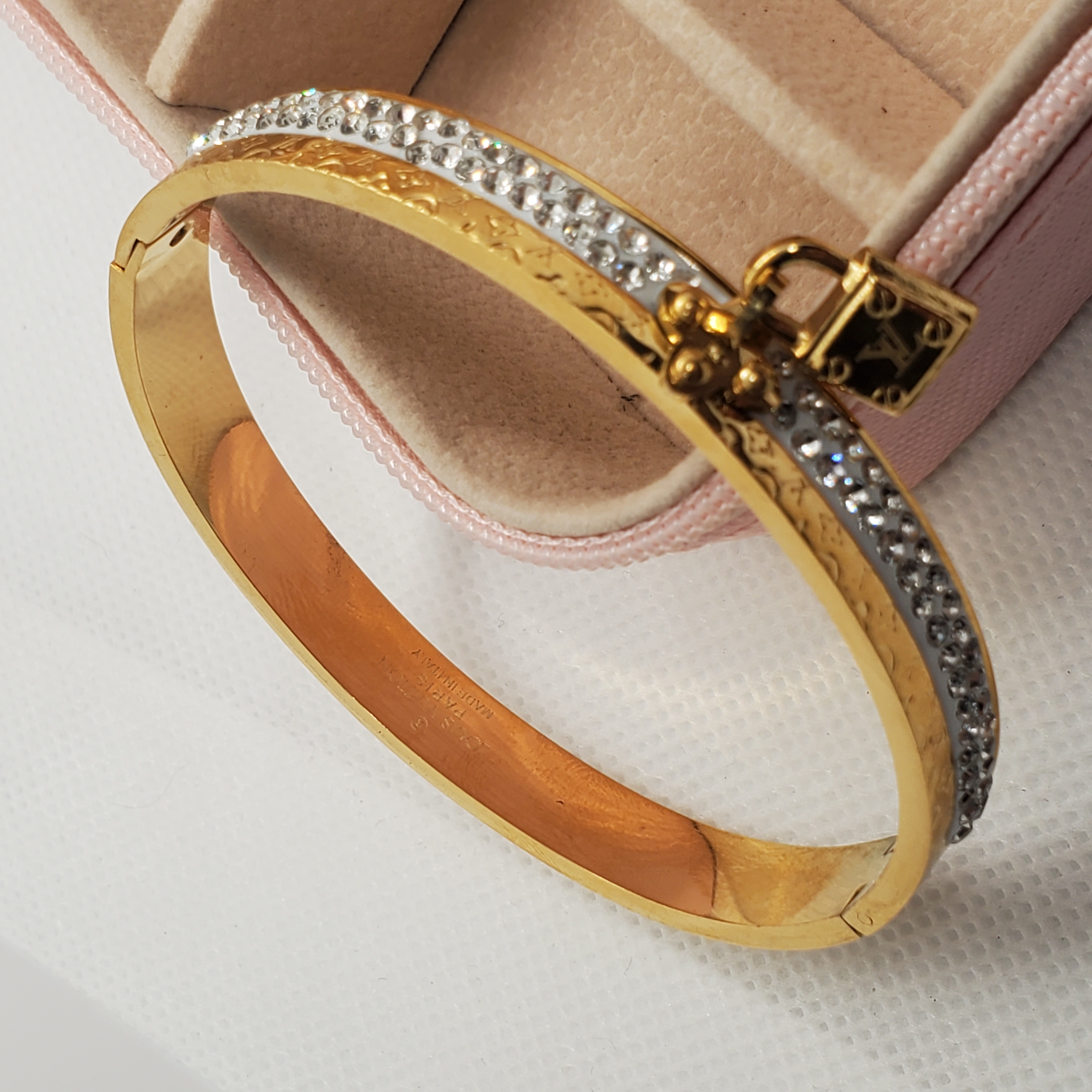 Elegant Gold-Tone Hinged Bracelet with Sparkling Stone Accents