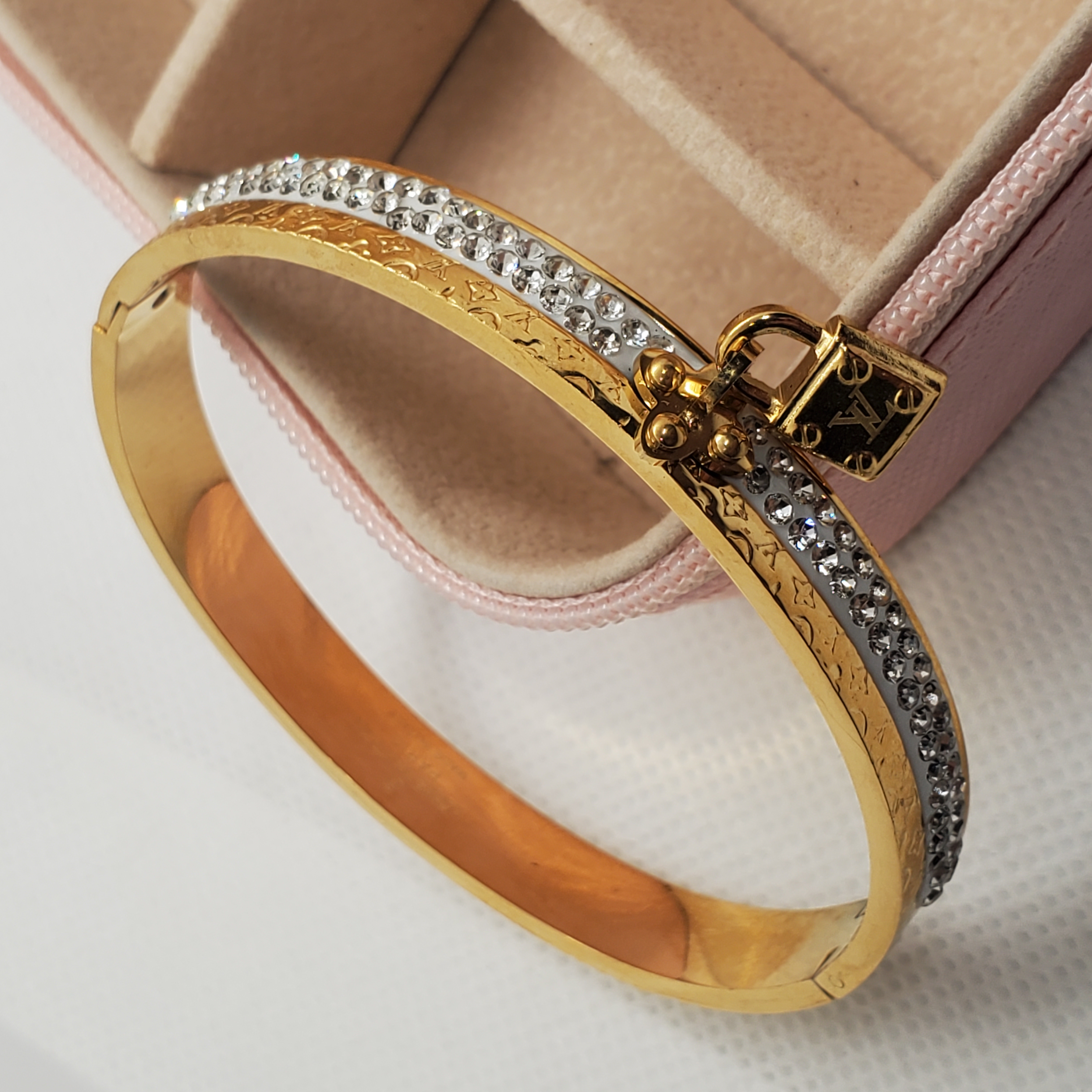 Elegant Gold-Tone Hinged Bracelet with Sparkling Stone Accents
