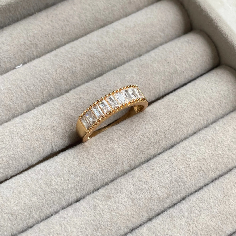 Zircon Elegance Ring