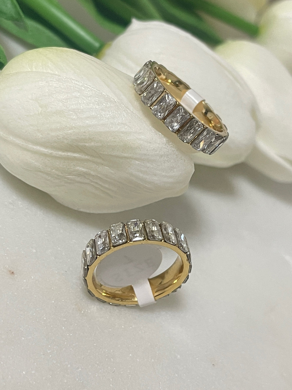  Elegant Gold Channel-Set Square-Cut Ring