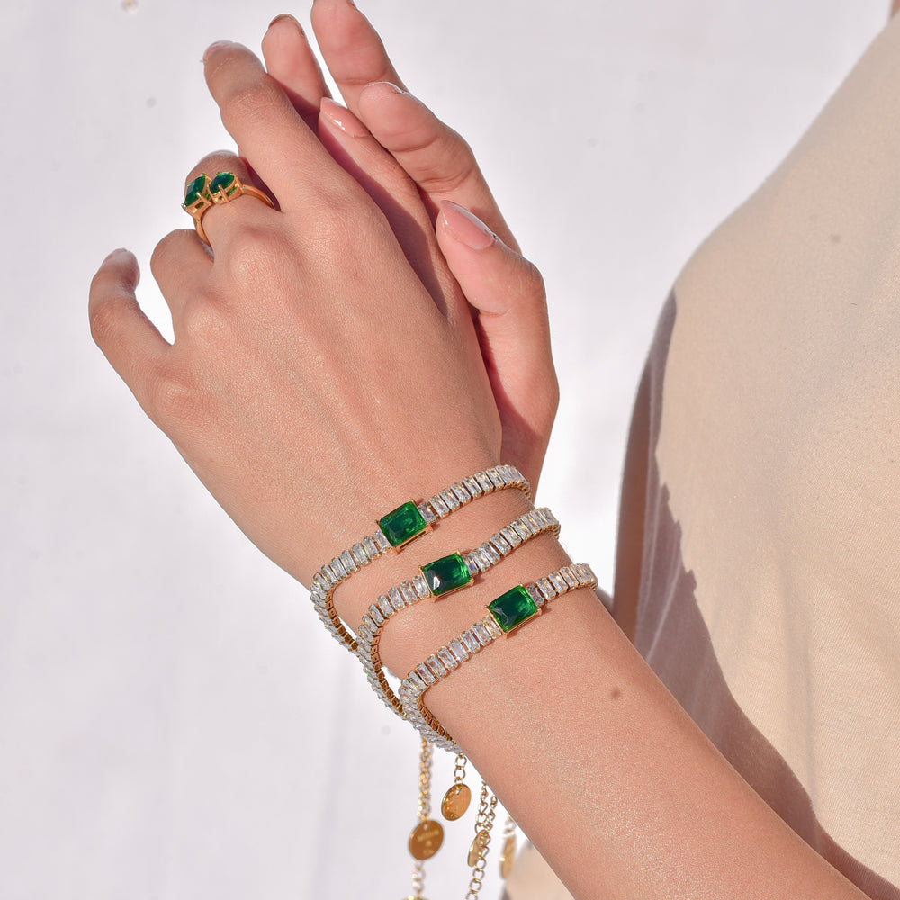  Elegant Gemstone Bracelet with Green Accent