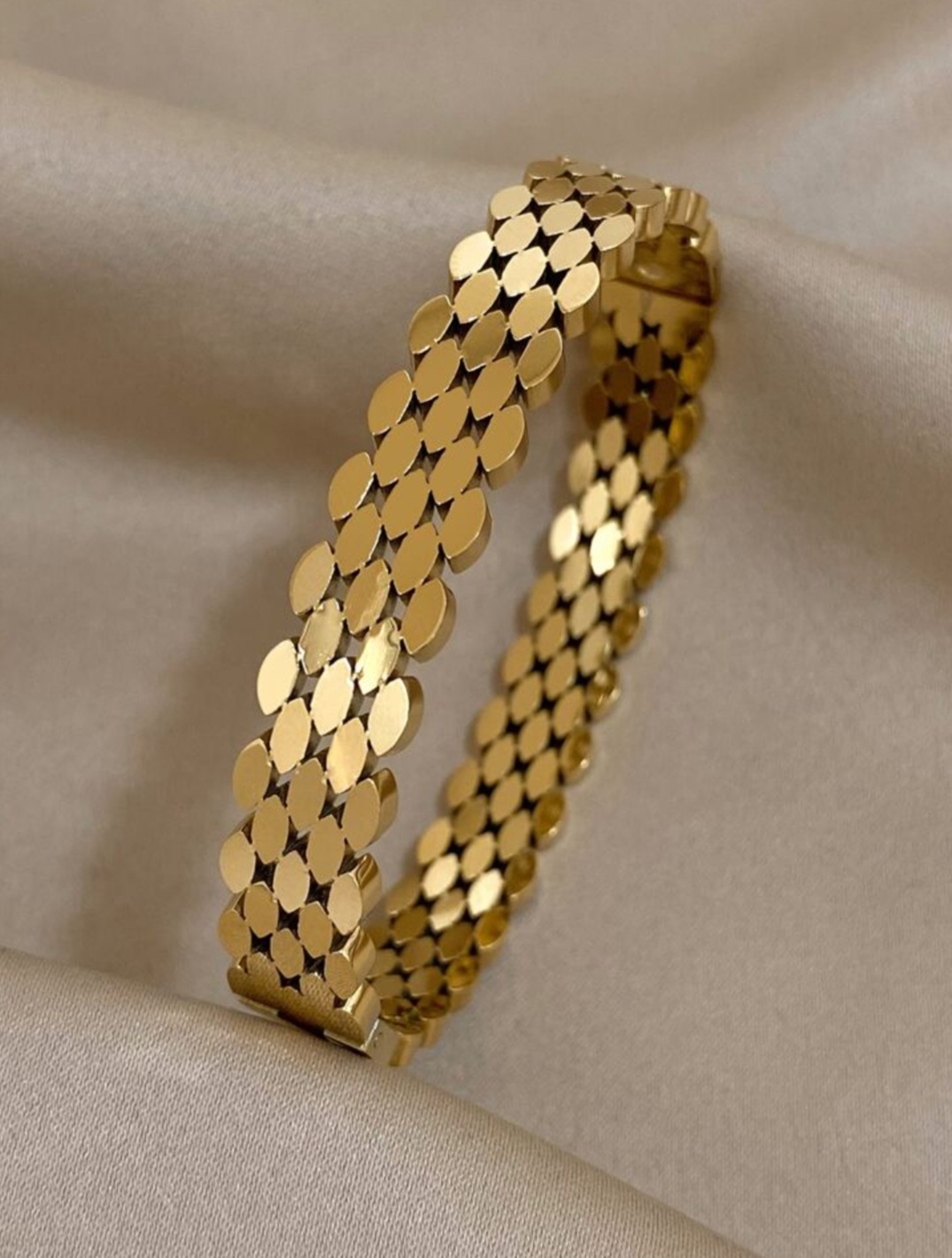 Woven Elegance Gold Bangle