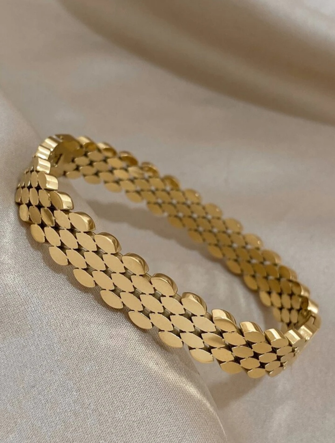 Woven Elegance Gold Bangle