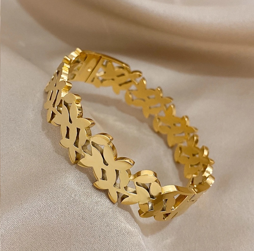 Elegant Gold Bracelet