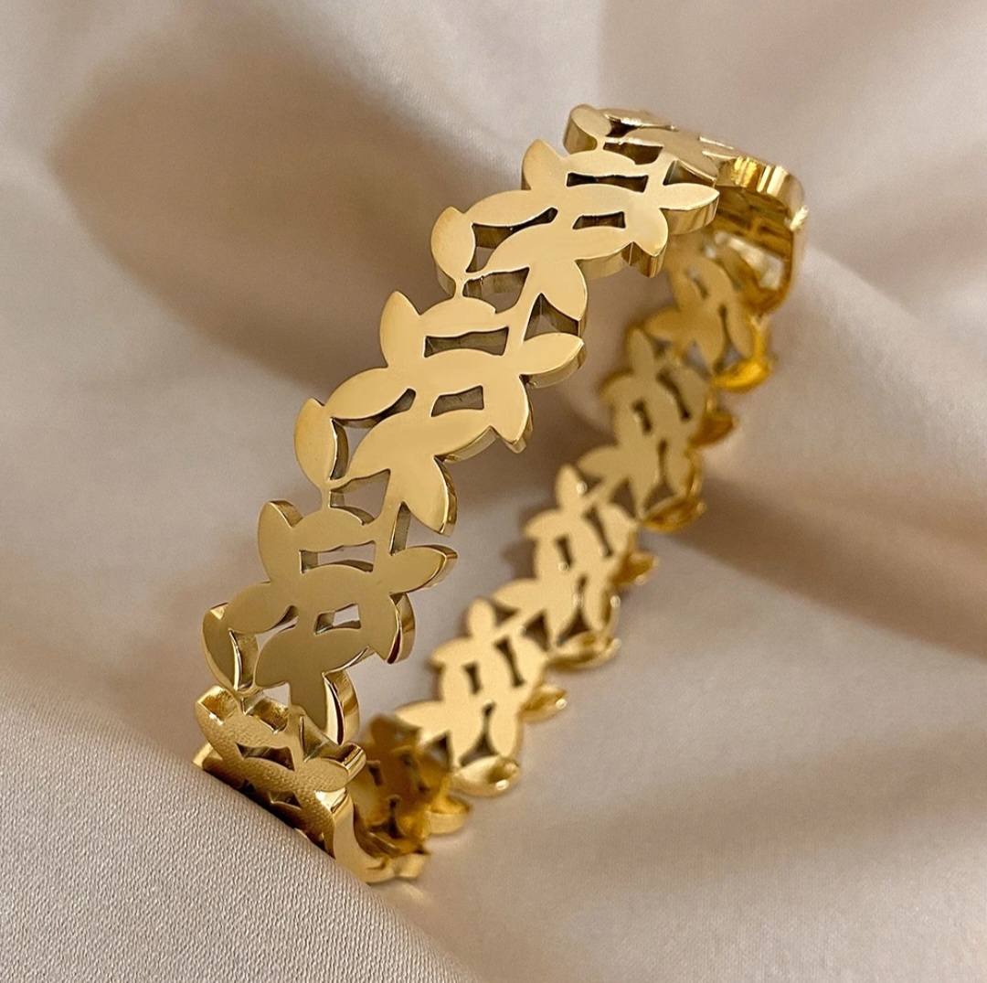 Elegant Gold Bracelet