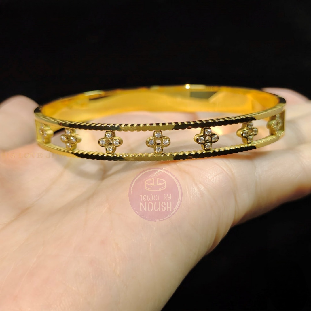 Radiant Luck Clover Bracelet