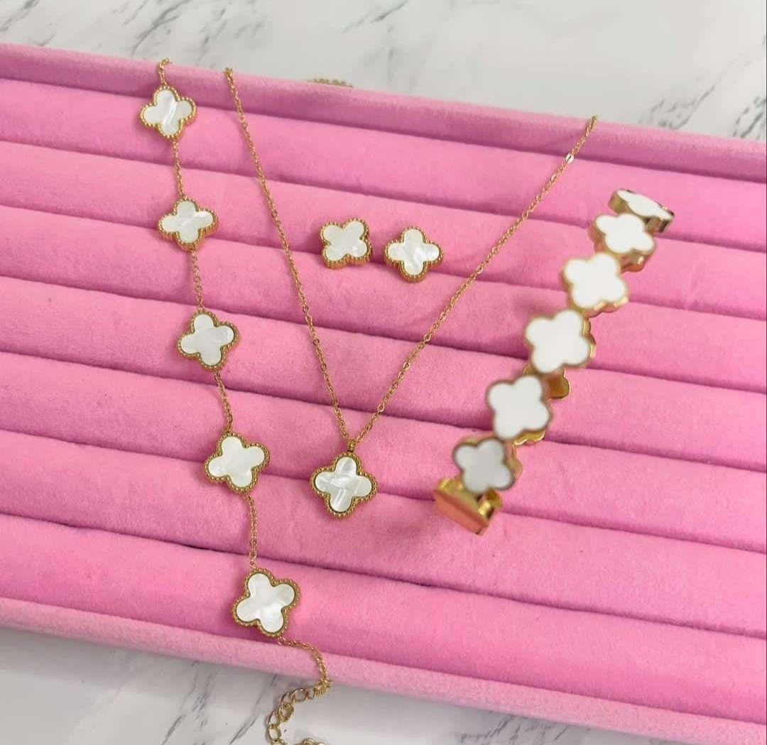 Elegant Black Clover Lucky Jewelry Set