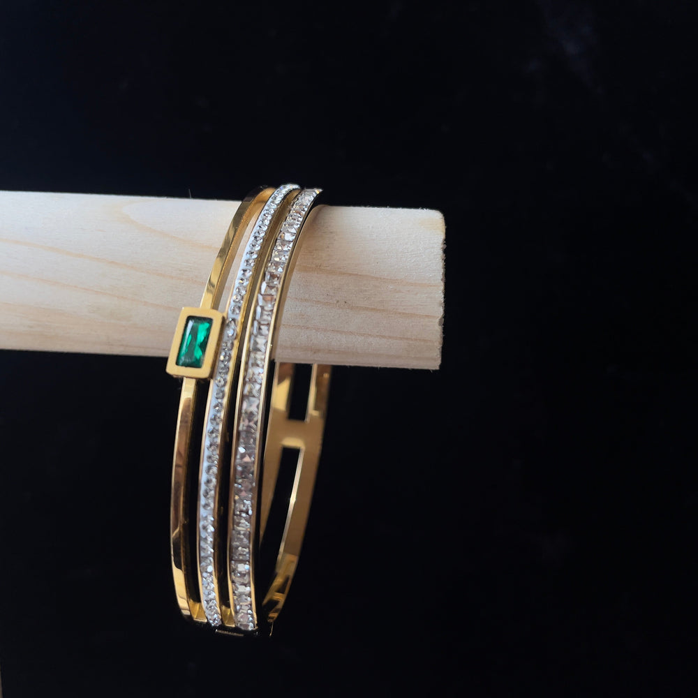 Elegant Gold and Green Gemstone Bangle