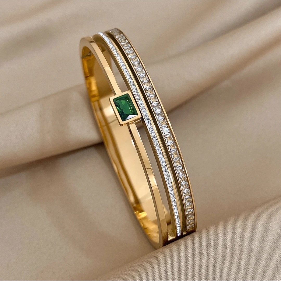 Elegant Gold and Green Gemstone Bangle
