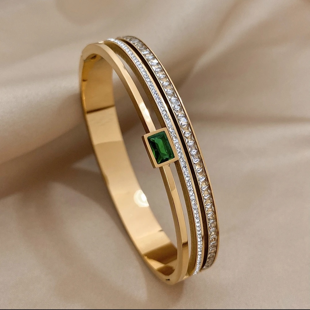 Elegant Gold and Green Gemstone Bangle