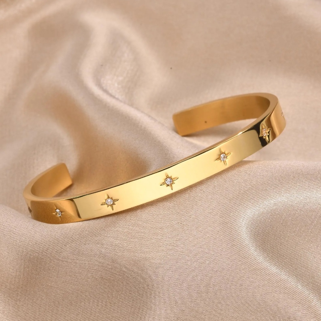 Starry Elegance Gold Bracelet - 18K Gold Plated, Adjustable Chain