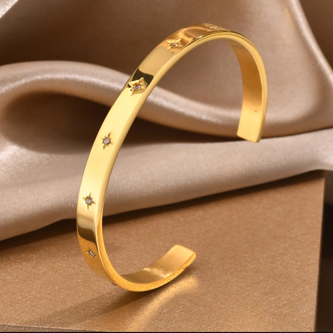 Starry Elegance Gold Bracelet - 18K Gold Plated, Adjustable Chain