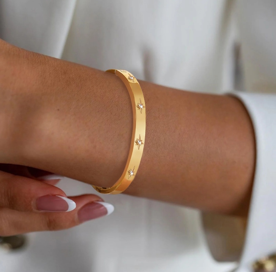 Starry Elegance Gold Bracelet - 18K Gold Plated, Adjustable Chain