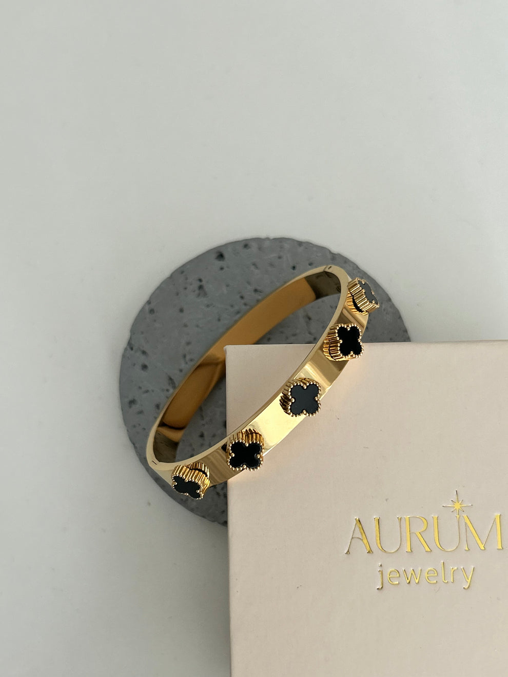 Clover Motif Bangle