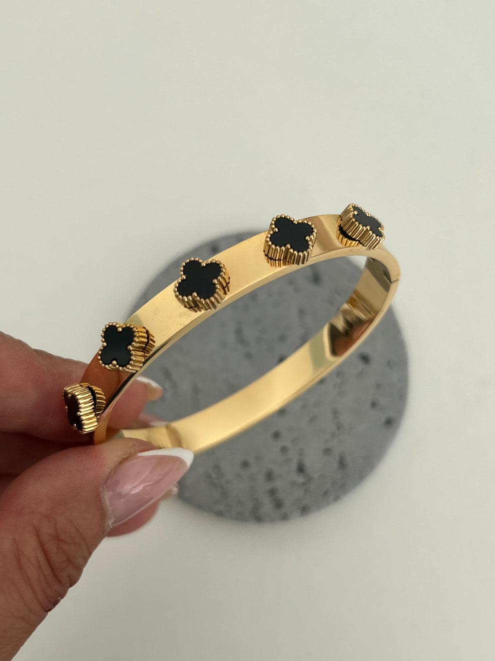 Clover Motif Bangle