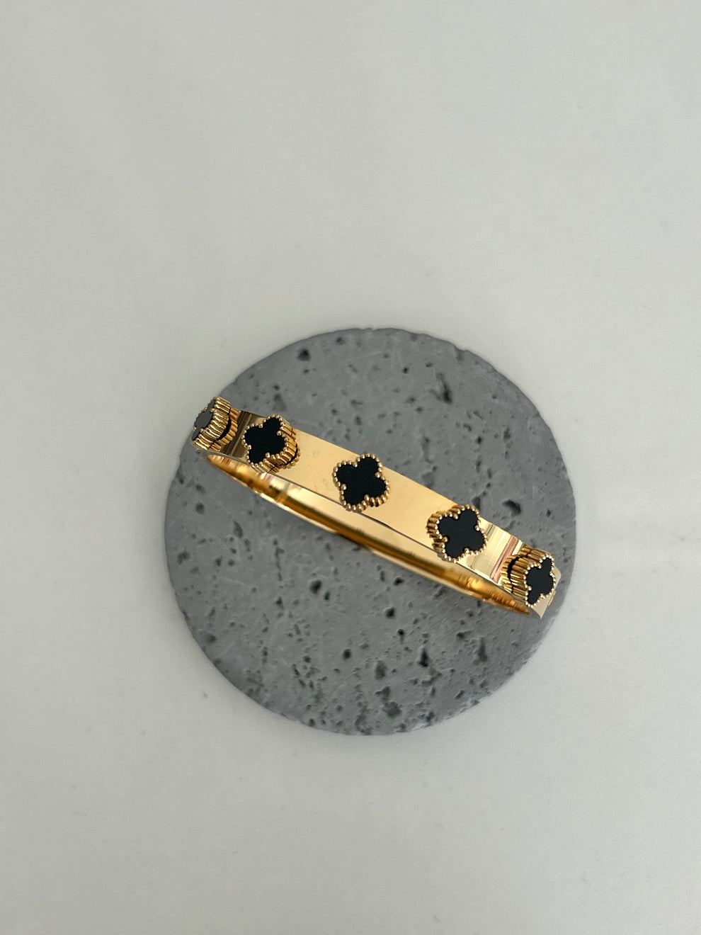 Clover Motif Bangle