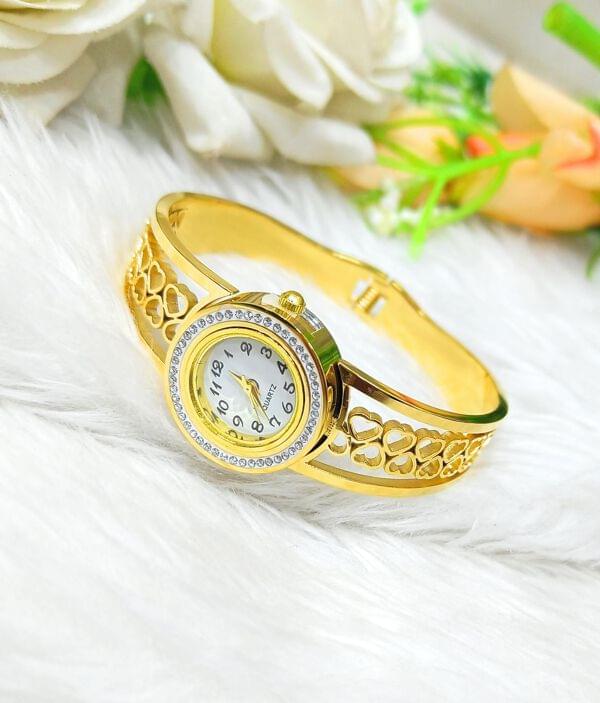 Timeless Gold-Plated Wristwatch with Crystal Elegance