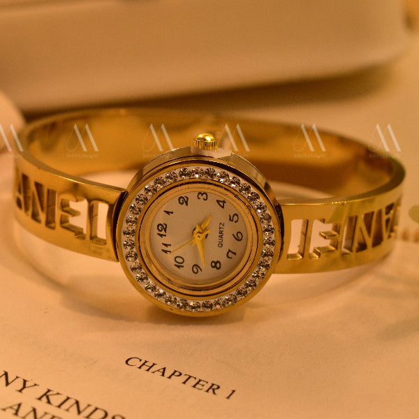 Luxurious Gold-Plated Women's Wristwatch with Crystal Accents