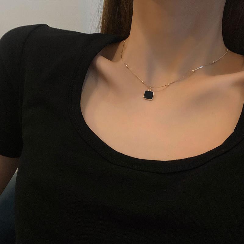 Noor Noir | Reversible Black & White Necklace