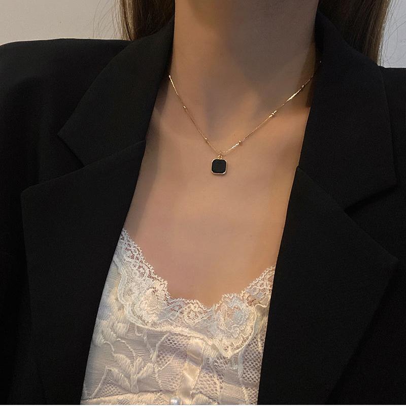 Noor Noir | Reversible Black & White Necklace