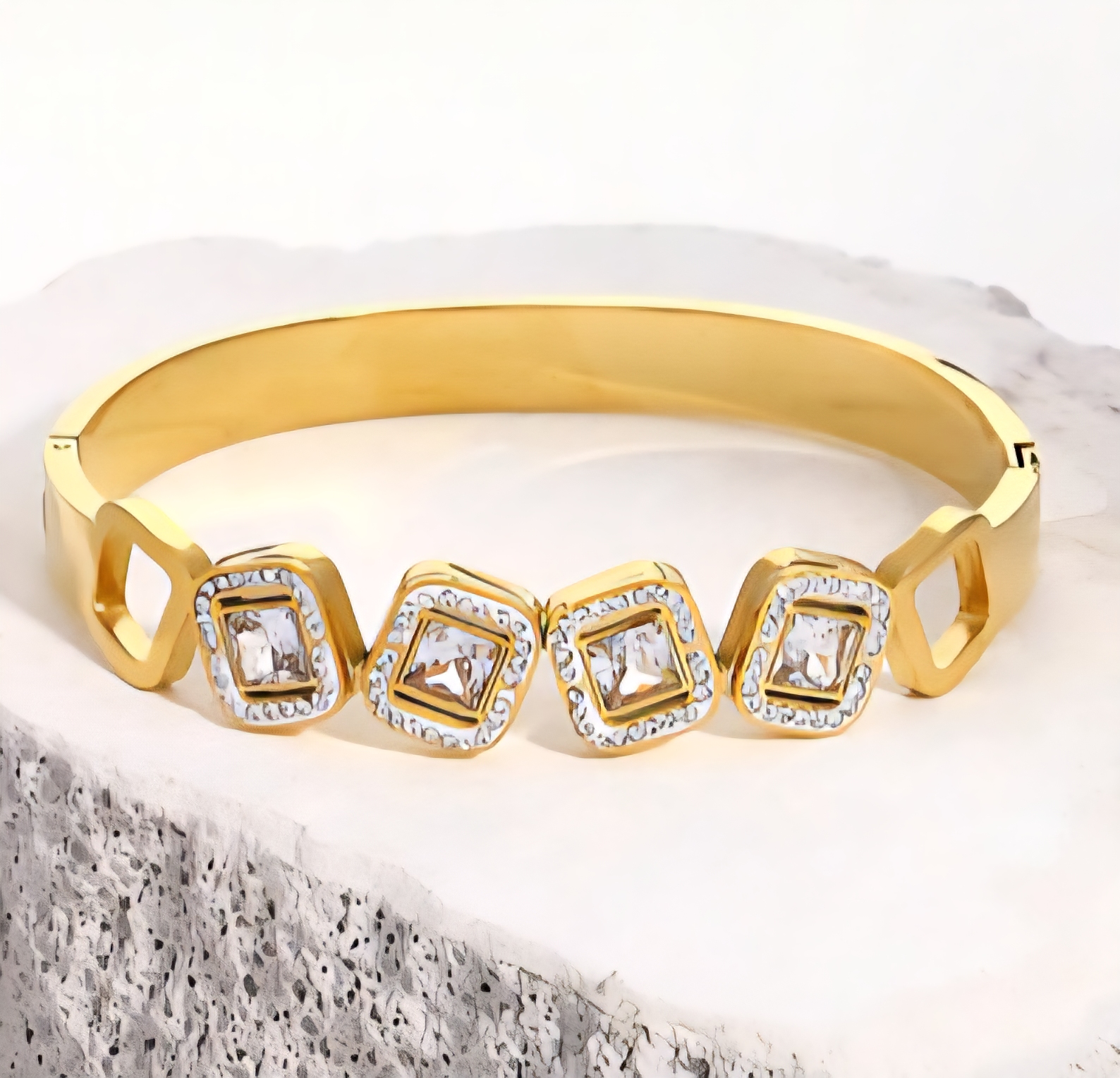 Zeenat | Diamond Motif Gold-Plated Bangle