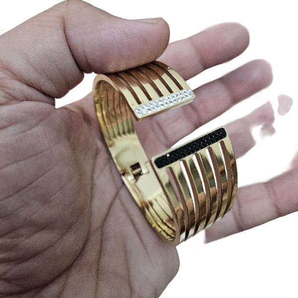 Noir & Glint Cuff – Dual-Accent Grooved Bracelet