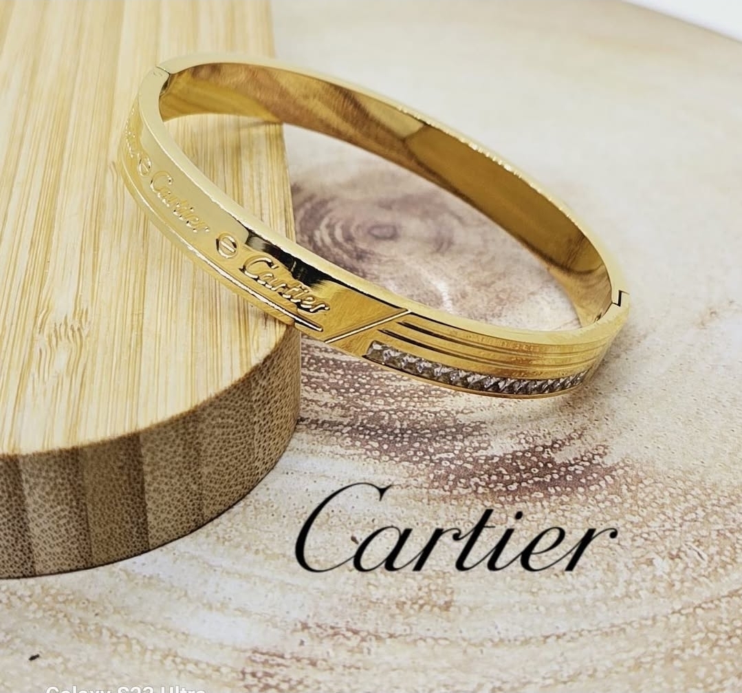 Cartier Love Diamond Bangle (Replica)
