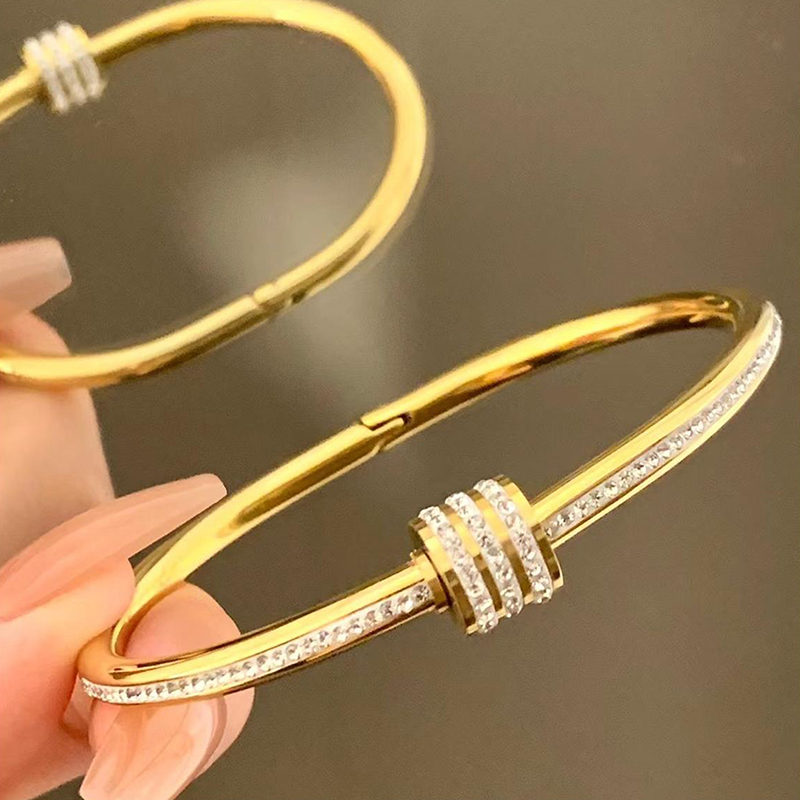 Zareen | Sparkle-Curve Diamond Bangle