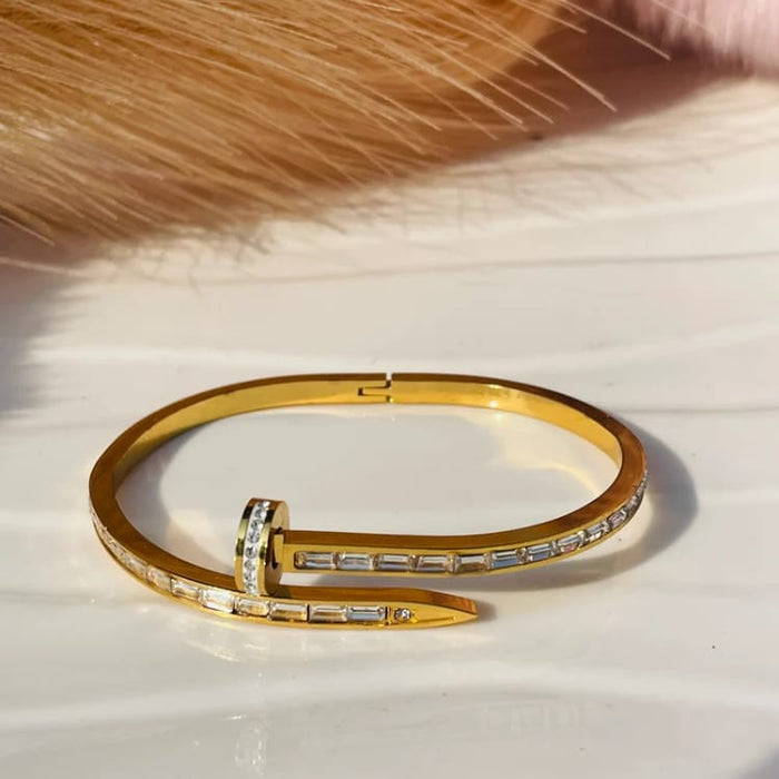 Zanjir | Crystal Nail-Twist Gold Bangle