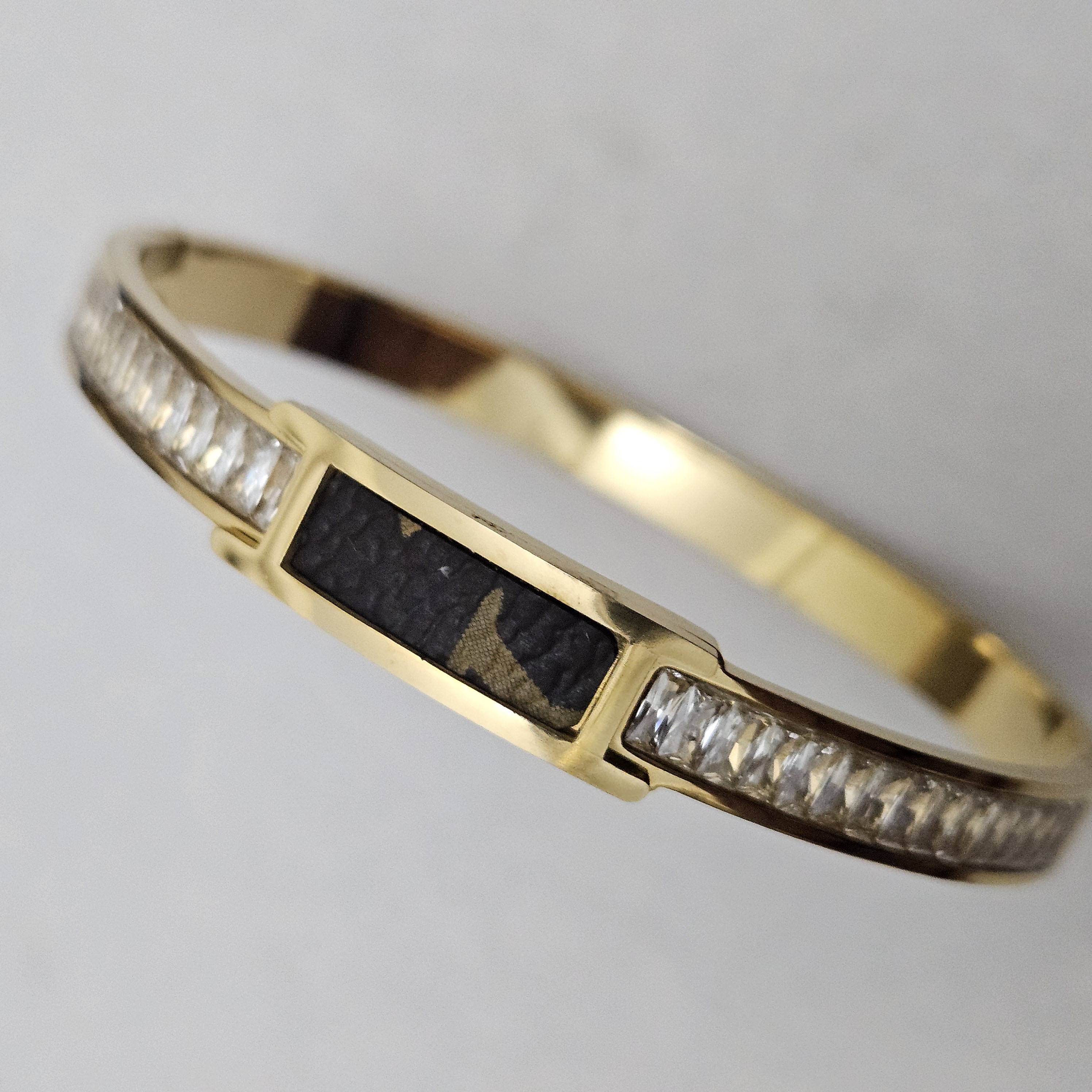 Sovereign Gleam – Diamond-Cut Gold Bracelet