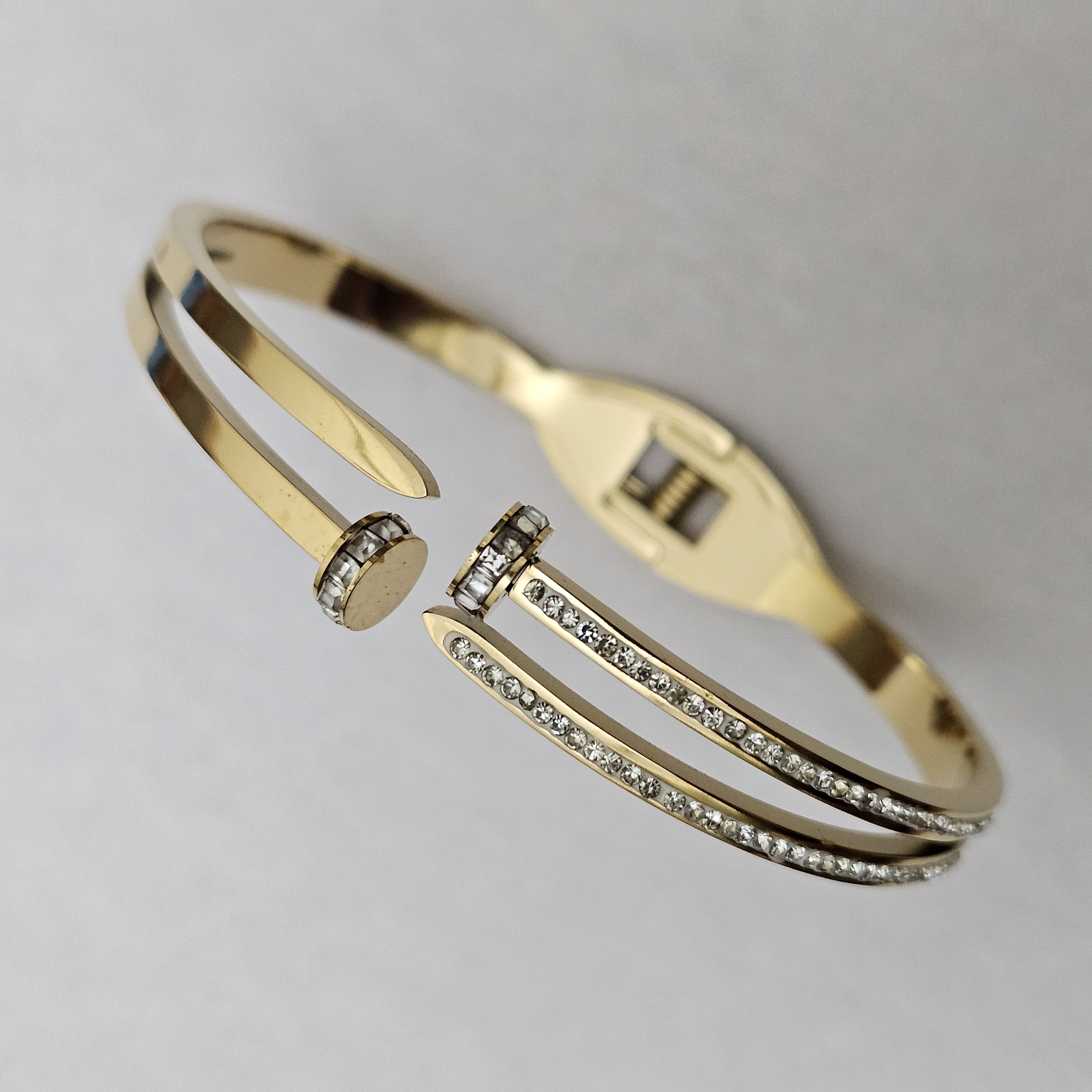 Crystal Verve – Open Glow Bangle