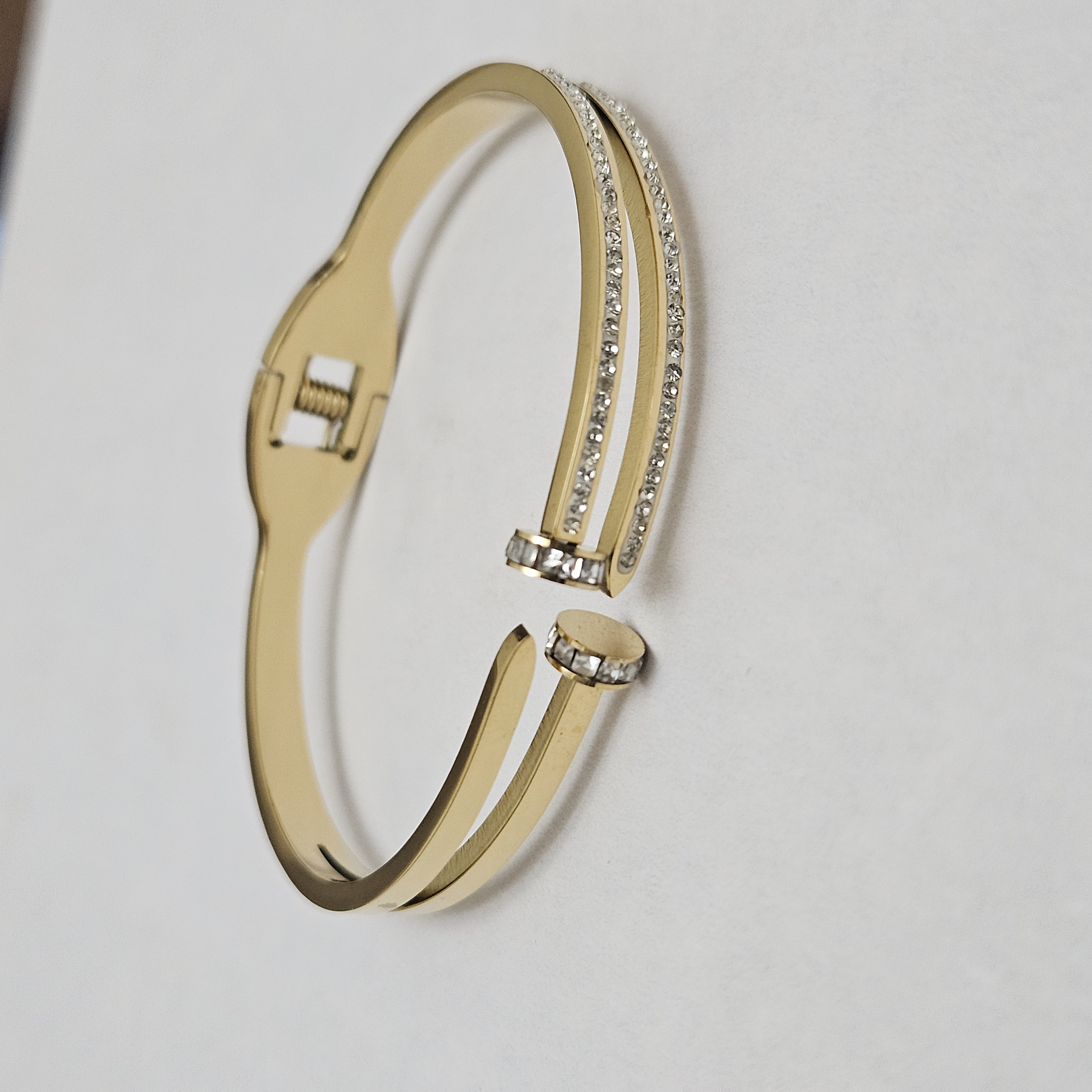 Crystal Verve – Open Glow Bangle