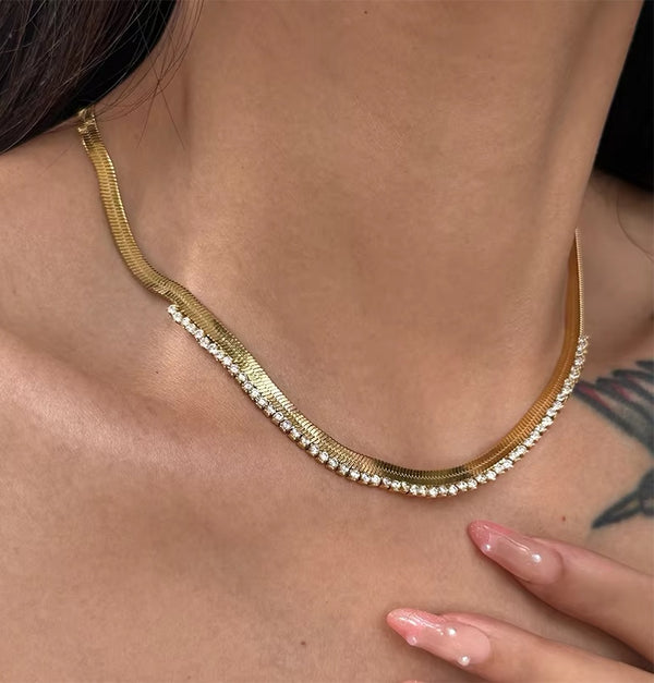 Nooré | Diamond Crest Collar Necklace