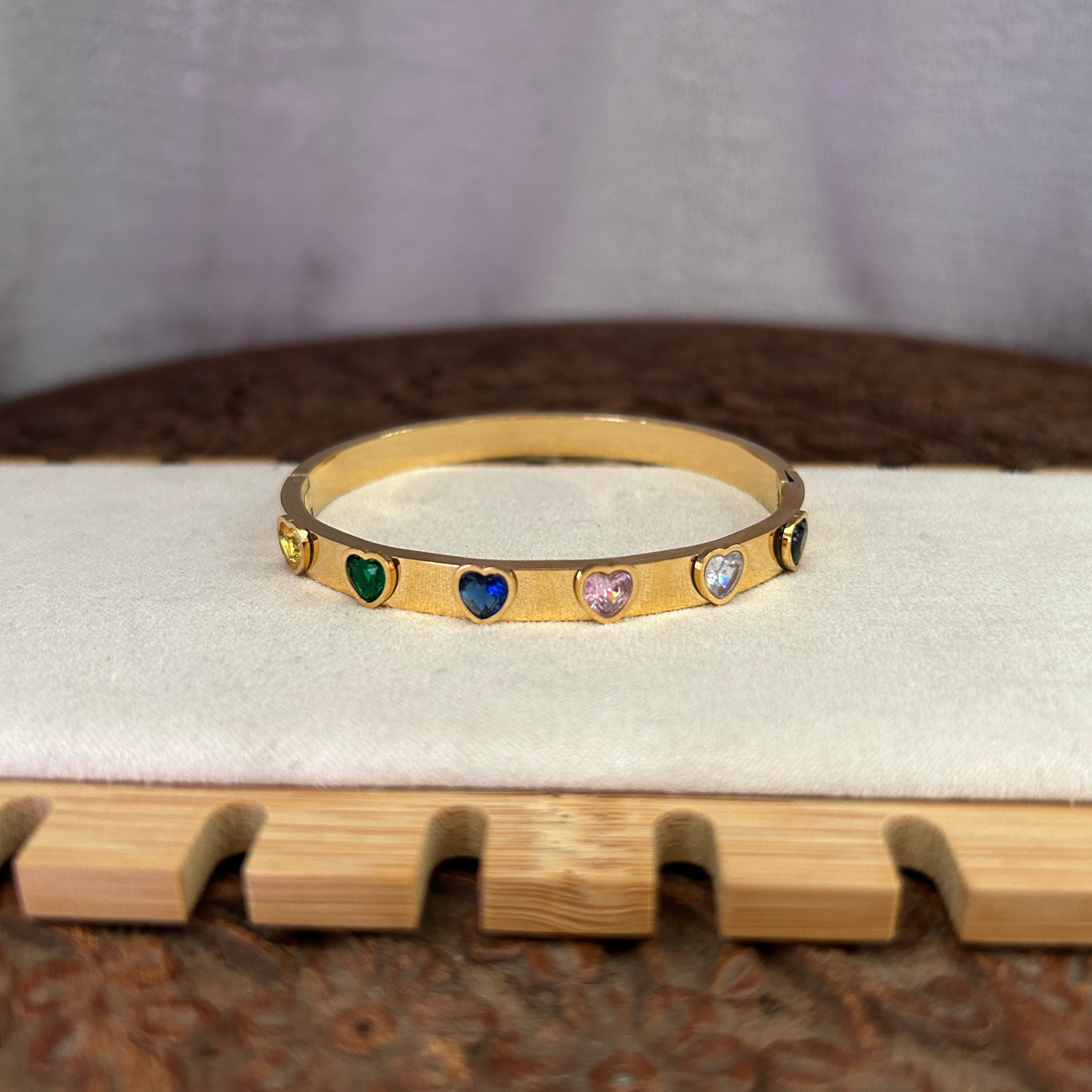 Amour Prism – Heart Gemstone Gold Bangle