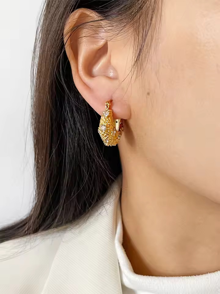 “Soleil” Textured Hoop Earrings – 18K Gold Plated