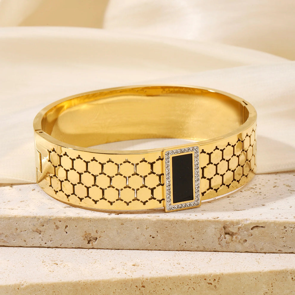 Noir Éclat – Diamond Frame Bracelet