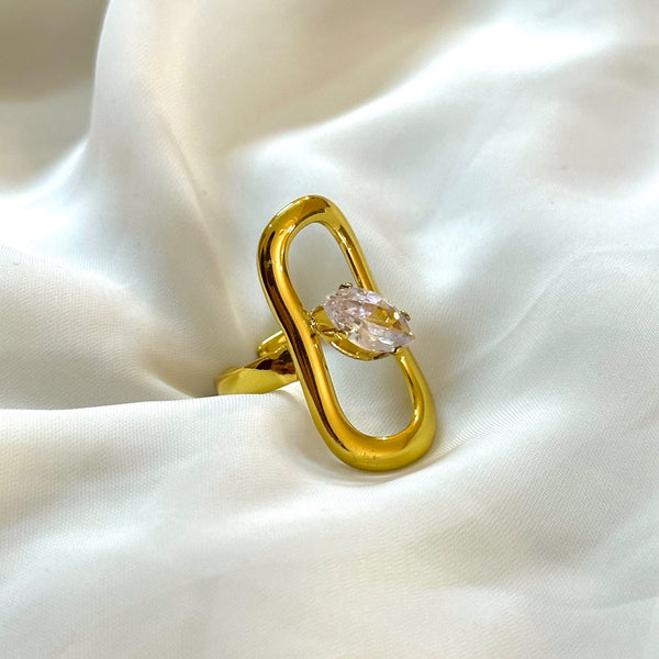 Marquise Glow Ring – Sculpted in Gold